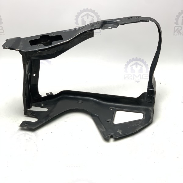A2206200272 Кронштейн передней правой фары на Mercedes W 220 S-Class A2206200672 A2206200272 Кронштейн передней правой фары на Mercedes W 220 S-Class A2206200672