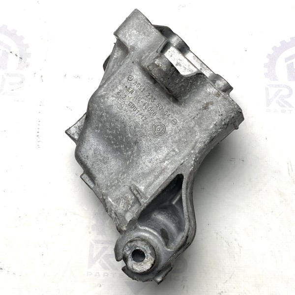 6512235004 Кронштейн опоры двигателя правый на Mercedes 2.1 CDI OM651 ML W166 / GLE W166 / GL X166 / GLS X166