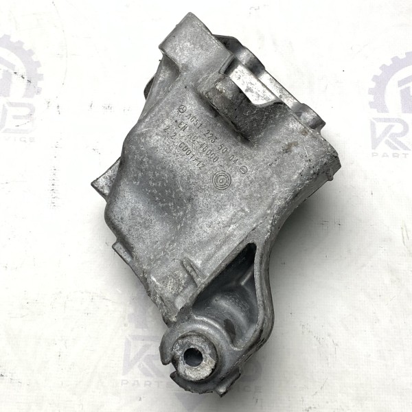 6512235004 Кронштейн опоры двигателя правый на Mercedes 2.1 CDI OM651 ML W166 / GLE W166 / GL X166 / GLS X166 6512235004 Кронштейн опоры двигателя правый на Mercedes 2.1 CDI OM651 ML W166 / GLE W166 / GL X166 / GLS X166