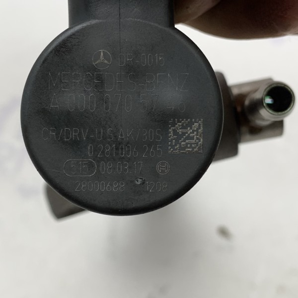 A0000705746 Топливная рейка в сборе с датчиком давления и дозатором Bosch 2.1 CDI OM651 на Mercedes W204 / W205 / W212 / W213 / ML W166 / GLE W166 A0000705746 Топливная рейка в сборе с датчиком давления и дозатором Bosch 2.1 CDI OM651 на Mercedes W204 / W205 / W212 / W213 / ML W166 / GLE W166