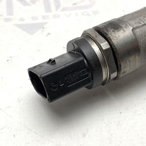 A0000705746 Fuel rail assembly with pressure sensor and Bosch 2.1 CDI OM651 injector for Mercedes W204 / W205 / W212 / W213 / ML W166 / GLE W166
