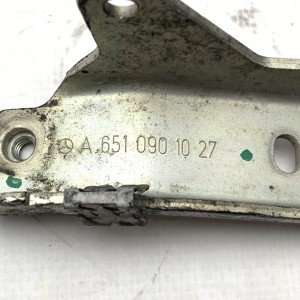 A6510901027 Кронштейн теплообменника EGR на Mercedes 2.1 CDI OM651 W204 / W212 / W207 / X204