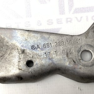 6512231641 Ушко для подъема двигателя на Mercedes 2.1 CDI OM651 W204 / W212 / W207 / X204 / W166