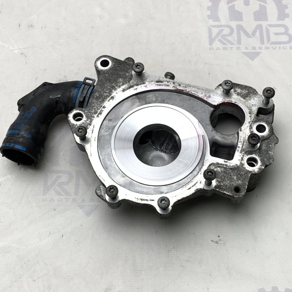 013 046 804 KT Корпус вакуумного насоса на Mercedes 2.1 CDI OM651 W204 / S204 / C204 / W205 / S205 / W212 / S212 / C207 / A207 / W213 / X204 / X253