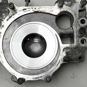 013 046 804 KT Корпус вакуумного насоса на Mercedes 2.1 CDI OM651 W204 / S204 / C204 / W205 / S205 / W212 / S212 / C207 / A207 / W213 / X204 / X253