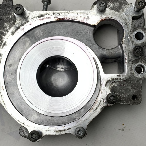013 046 804 KT Корпус вакуумного насоса на Mercedes 2.1 CDI OM651 W204 / S204 / C204 / W205 / S205 / W212 / S212 / C207 / A207 / W213 / X204 / X253 013 046 804 KT Корпус вакуумного насоса на Mercedes 2.1 CDI OM651 W204 / S204 / C204 / W205 / S205 / W212 / S212 / C207 / A207 / W213 / X204 / X253