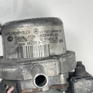 A0004351301 Вакуумный насос усилителя тормозов Bosch UP28 на Mercedes 2.0 бензин M111 / W203 / W208 / W 211