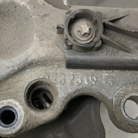A2203303820 Цапфа поворотного кулака, передняя правая на Mercedes W 220 S-Class C-Class W215
