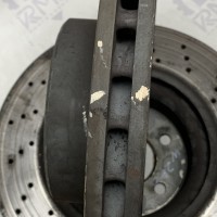 A2204210812 Передний вентилируемый перфорированный тормозной диск на Mercedes W 220 S-Class / W215 CL-Class A2204212512