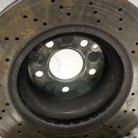 A2204210812 Передний вентилируемый перфорированный тормозной диск на Mercedes W 220 S-Class / W215 CL-Class A2204212512