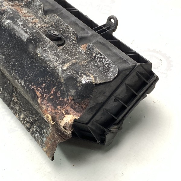 A6130900601 Корпус воздушного фильтра на Mercedes W 220 S-Class / E-Class W210 OM613 3.2 CDI A6130900601 Корпус воздушного фильтра на Mercedes W 220 S-Class / E-Class W210 OM613 3.2 CDI