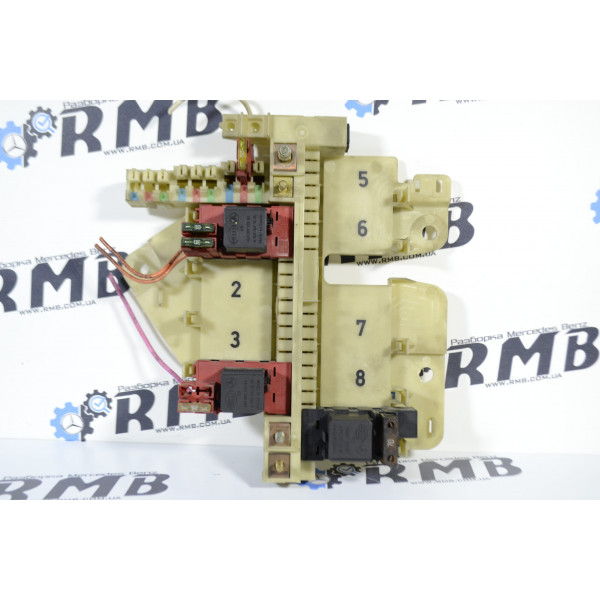 Блок предохранителей в салоне на Мерседес МЛ — ML W 163 A1635450305