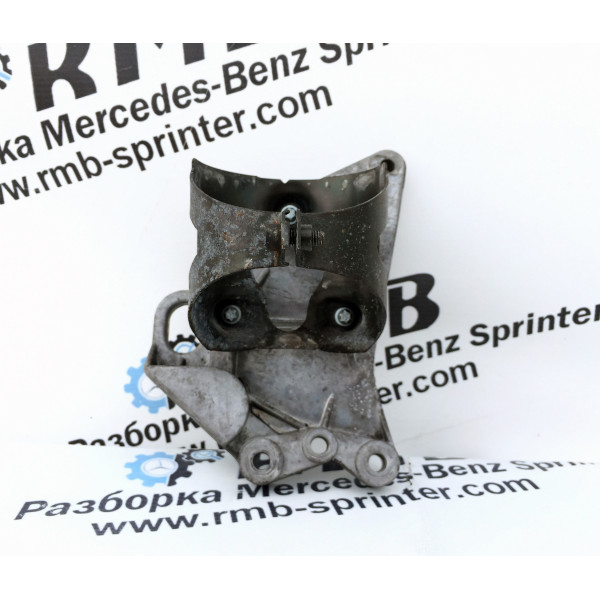 Кронштейн паливного фільтра на Mercedes Benz Sprinter 2,2 - 2.7 cdi (ОМ 611 - 612) А6112230541