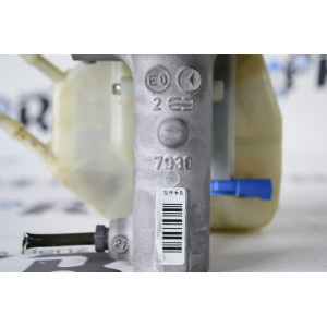 Вакуумный усилитель тормозов в сборе с цилиндром и бачком на Мерседес Спринтер W 906 (2006 — 2018) A9064300508