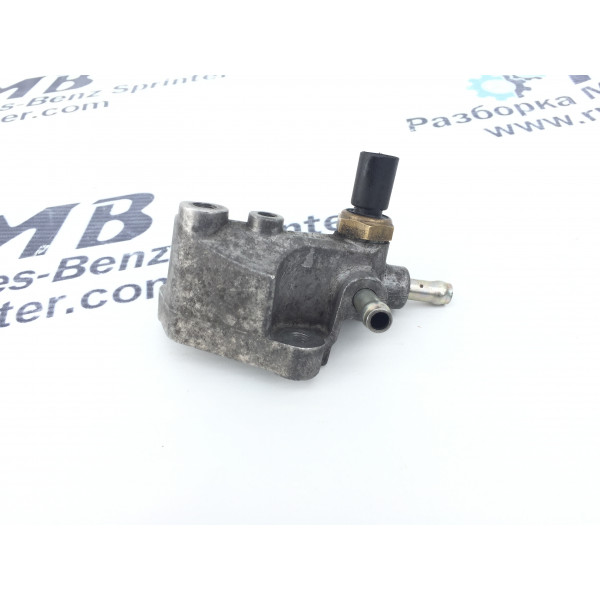 Фланец / тройник топливной рейки на Mercedes Benz Sprinter 2,2 — 2.7 cdi (ОМ 611 — 612) A6110700340