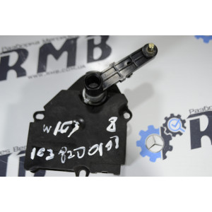 Електромотор обігрівача (заслінка) на Мерседес МЛ - ML W 163 A1638200108
