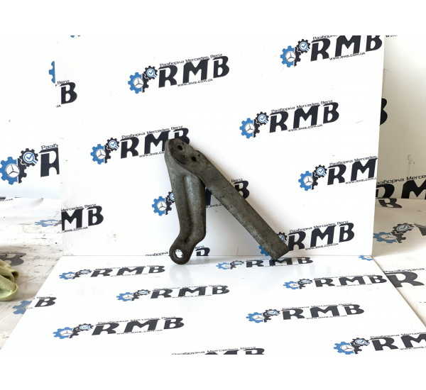 Кронштейн крепления катализатора на Мерседес Спринтер W 906 2.2 cdi OM 651 (2009 — 2018) A9064926141