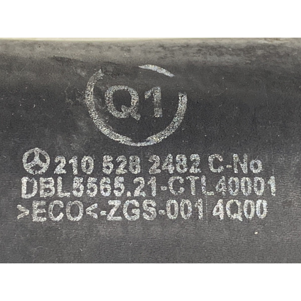Патрубок (шланг) интеркуллера правый на Мерседес E-class W210 3.2 cdi (1996-2002) А2105282482