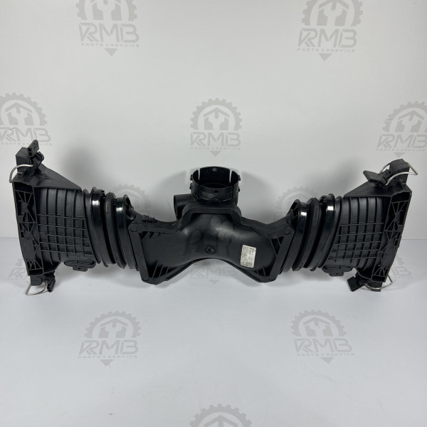Патрубок впускний (ЧАЙКА ЛАСТОЧКА) на Mercedes 3.0 CDI OM 642 V6 А6420900048 А6420901742