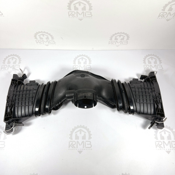 Патрубок впускний (ЧАЙКА ЛАСТОЧКА) на Mercedes 3.0 CDI OM 642 V6 А6420900048 А6420901742