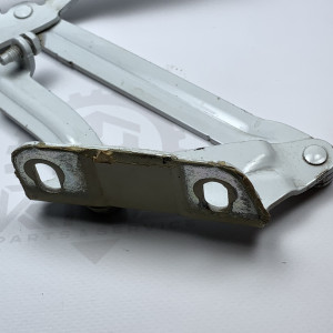 Петля капота, левая на Mercedes Sprinter W 906 9067500021