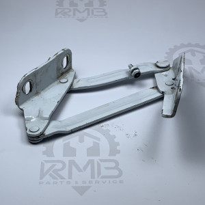 Петля капота, левая на Mercedes Sprinter W 906 9067500021