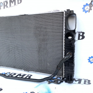 Радиатор охлаждения двигателя на Mercedes E-Class W211 A2115003202